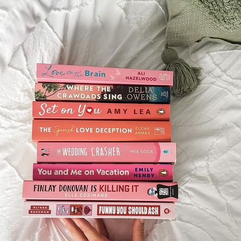 P O P P Y on Instagram: "happy lil pink stack for your Wednesday blues!!! half way through the week, half way to the weekend💖🌸💄🌺🎀💐 #bookrecs #bookrec #readthis #readthisbook #whattoread #bookreel #bookreels #bookishreels #bookstagram #bookreelsofinstagram" Pink On Wednesdays, Book Hangover, Reading Motivation, Pink Book, Wedding Crashers, Happy Sunday Everyone, Love Me Do, Pink Books, Book Stack