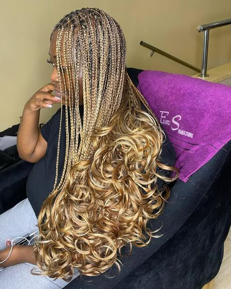 Honey Blonde French Curl Braids, Blonde Lemonade Braids, Honey Blonde Braids Black Women, Ginger Soft Locs, French Curl Braids Hairstyles, Modern Braids, Baddie Braids, Hairstyles Colour Ideas, Mixing Hair Color