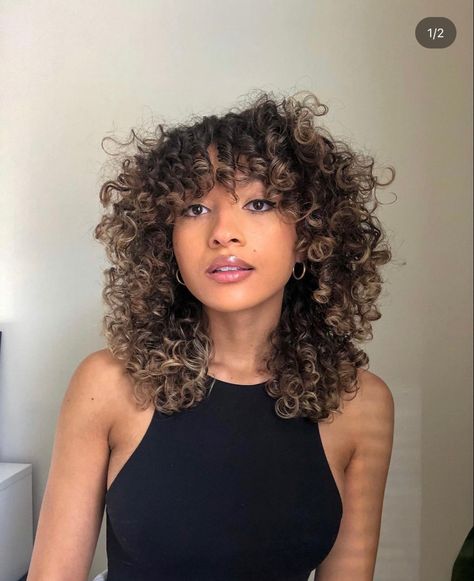 Curly Hair Color Ideas, 3a Curly Hair, Curly Hair Color, Tiktok Tutorial, Perfect Curly Hair, Curly Shag Haircut, 3b Hair, Curly Hair Trends, Dyed Curly Hair