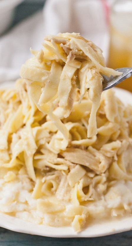 Amish Chicken And Noodles, Amish Noodles, Homemade Chicken And Noodles, Best Amish Recipes, Amish Food, Amish Chicken, Recetas Salvadorenas, Chicken Cook, Mennonite Recipes