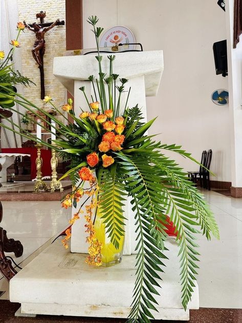 Pulpit Flower Arrangements Church, Pulpit Decorations Church, Flowers Arrangements Ideas, Tall Flower Arrangements, Contemporary Flower Arrangements, Tropical Floral Arrangements, Tropical Flower Arrangements, Easter Flower Arrangements, Altar Arrangement