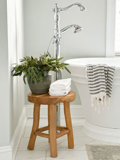 Chair In Bathroom Ideas, Small Bathroom Table Ideas, Bathroom Chair Ideas, Bathroom With Seating, Spa Bathroom Aesthetic, Bathroom Stool Ideas, Bathroom Stools Decor, Chair In Bathroom, Bathroom Spa Decor Ideas