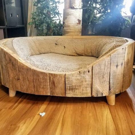 Dog Bed Coffee Table Diy, Pallet Wood Dog Bed, Diy Cat Bed Wood, Handmade Furniture Wood Diy Projects, Dog Woodworking Projects, Dog Bed Raised, Wood Dog Beds, Dog Bed At Foot Of Bed, Custom Dog Bed