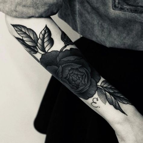 Palm Size Cover Up Tattoos, Realism Tattoo Cover Up, Cover Up Ideas For Dark Tattoos, Back And Arm Tattoo Women, Large Forearm Tattoo Coverup, Cool Tattoo Cover Up Ideas, Large Black Cover Up Tattoos For Women, Black Floral Tattoo Cover Up, Dark Black Tattoos Coverup