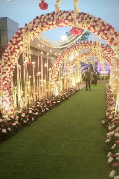 Photo By Momento Events Pvt Ltd - Decor Bridal Entry Decoration, Marrege Photos Background, Wedding Entry Decorations Entrance, Entry Decorations Wedding, Wedding Entry Decor, Wedding Entrance Decoration, Reception Stage Decoration, Decorating Ideas Wedding, Wedding Decoration Idea