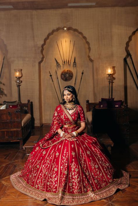 Royal Red Wedding Lehenga, Red Heavy Bridal Lehenga, Indian Bridal Lehenga Red Brides, Royal Indian Bride Outfit, Red And Golden Lehenga, Bridal Lehenga Red Royal, Bridal Red Lehenga, Red Lehenga Bridal, Lehanga Bridal