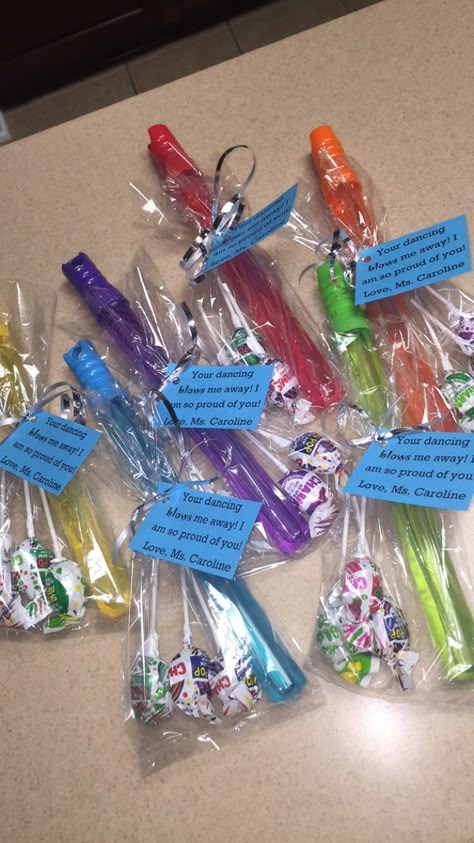 "Your dancing blows me away" bubbles and blow pops goodie bags for end of the year dance gift! Dance Competition Gifts, Dance Gift Ideas, Recital Gifts, Dancer Gifts, Dance Team Gifts, Dance Crafts, Dance Recital Gifts, Buddy Gifts, Blow Pops