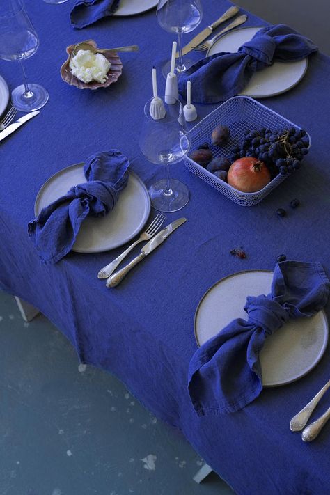 "Set of 4 elegant cloth linen napkins in Indigo blue. Elevate your dining experience with our linen cloth napkins in a beautiful indigo blue hue. Perfect for any occasion, our royal blue table setting will add a touch of elegance and sophistication to your wedding, dinner party, or any special event. Our linen cloth napkins are available in cocktail, lunch, and large dinner sizes, making them perfect for any table setting. Whether you're looking to purchase in bulk or retail, our linen cloth napkins are a sustainable and eco-friendly option that will last for years to come. The deep and rich color of our dark blue linen cloth napkins will add a touch of luxury to your dining table. They pair perfectly with our royal blue table setting, creating a cohesive and stylish look. Experience the b Royal Blue Cocktail, Blue Linen Napkins, Blue Table Settings, Dark Royal Blue, Dinner Party Table, Cocktail Wedding, Supper Club, Blue Table, Table Napkins