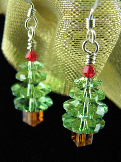 Jewelry making ideas for Christmas | Fashion Beads and Accessories Diy Christmas Earrings, Christmas Gift Earrings, Christmas Jewelry Diy, Holiday Beading, Jewelry Christmas Tree, Fashion Beads, Christmas Tree Earrings, Christmas Bead, Earrings Christmas