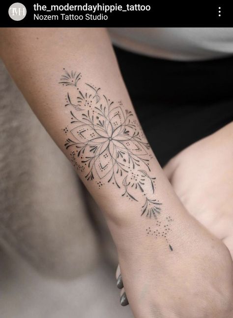 Mandala Fine Line Tattoo, Fine Line Mandala Tattoo, Mandala Wrist Tattoo, Mystical Tattoos, Geniale Tattoos, Full Sleeve Tattoo, Line Flower, Ankle Tattoo, Tattoo S