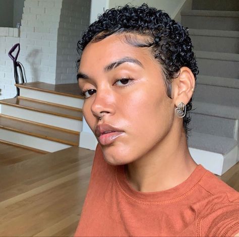 Short Hair Mixed Women, Short Short Hairstyles For Black Women, Curly Buzz Cut Women, Curly Buzz Cut, 4c Pixie Haircut, Tiny Afro, Curly Twa, Wave Nouveau, Low Cut Hairstyles