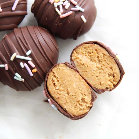 It Works! Cottage Cheese & Peanut Butter Easter Eggs (The Best High Protein Snack!) - All Purpose Veggies Cottage Cheese Peanut Butter, Pumpkin Cauliflower, Pumpkin Bagels, Peanut Butter Easter Eggs, Pb Fit, Powdered Peanut Butter, Butter Powder, High Protein Snack, Baked Veggies