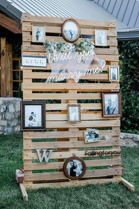 Photo Display Diy, Lake Wedding Venues, Vendor Ideas, Pallet Display, Diy Photo Display, Wedding Photo Display, Fall Barn Wedding, Diy Wedding Reception, Garden Reception