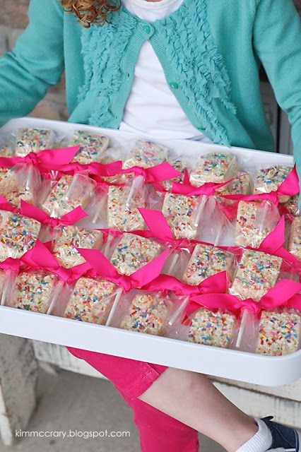 Rice Krispie Pops, Ella Bella, Jojo Siwa Birthday, Favors Ideas, Sprinkle Party, Classroom Treats, School Treats, School Birthday, Glitter Party