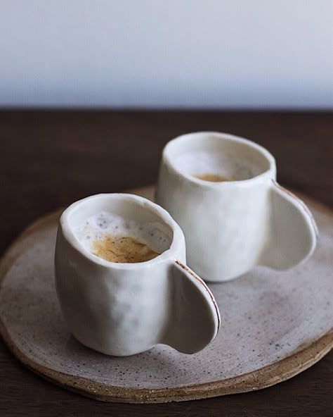 Handmade small espresso cups with gold detail in Handle. Adorable! Ceramic Tableware Handmade, Espresso Cup Handmade, Pottery Espresso Cups Handmade, Espresso Cup Ceramic, Pottery Espresso Cups, Ceramics Projects Ideas, Small Ceramic Ideas, Small Pottery Ideas, Ceramic Cups Handmade