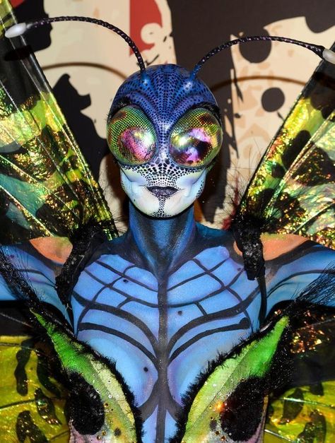 whooa... Heidi Klum's Halloween costume was insane. (As usual.) Heidi Klum Halloween Costume, Fly Costume, James And Giant Peach, Queen Of Halloween, Bug Costume, Halloween Costumes 2014, Amazing Halloween Costumes, Character Change, Creative Costumes