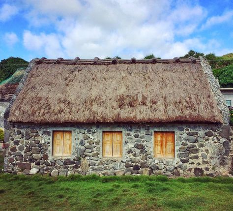 The island of Batanes is hit by typhoons about 8 times a year on average. The Ivatan houses are made of compact limestone walls and thick cogon roofs to withstand the strong winds and heavy rains. #batanescapade Pyramid Roof, Elevated House, Bamboo Roof, Conceptual Model Architecture, Limestone Wall, Architecture Sketchbook, House Window, Vernacular Architecture, Hip Roof