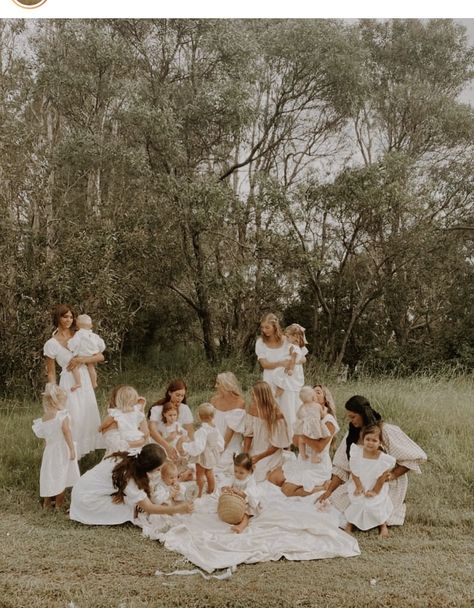 Group Motherhood Photoshoot, Motherhood Shoot, Cottage Photography, Mom Community, Couple With Baby, Extended Family Photos, Best Friends Brother, Family Picture Outfits, Kids Photoshoot