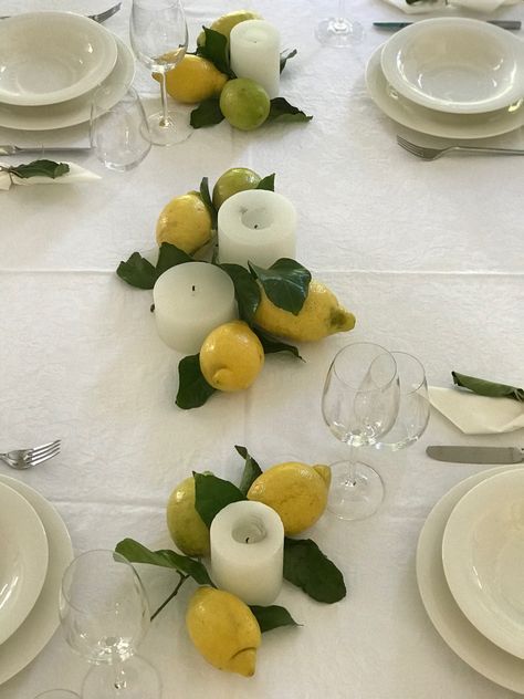 Lemon Inspired Table Setting, Italian Style Table Setting, Amalfi Table Setting, Lemon Table Decor Centerpieces, Table Decorations Lemon, Amalfi Coast Dinner Party, Italian Dinner Table Setting Ideas, Lemon Table Setting, Italian Table Setting