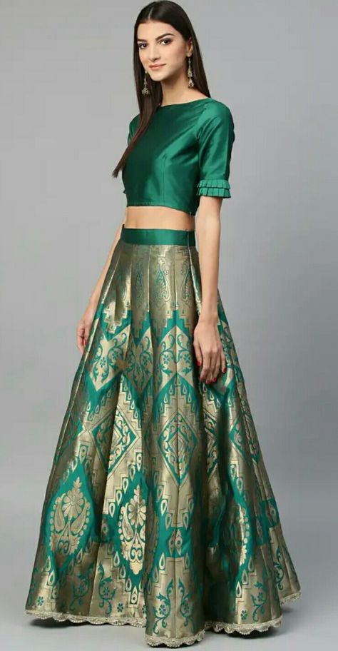 Kali Lehenga Designs Latest, Crop Top Lehenga Models, Lehenga Designs Latest, Designer Lehnga Choli, Lengha Blouse Designs, Lehenga Top, Haldi Function, Blouse Tops Designs, Half Saree Lehenga