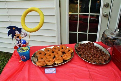 Sonic Hedgehog Food Ideas, Sonic Snacks, Sonic The Hedgehog Donut Wall, Sonic The Hedgehog Birthday Party Food Ideas, Sonic The Hedgehog Party Food, Sonic The Hedgehog Food Ideas, Sonic Birthday Food, Sonic Birthday Food Ideas, Sonic The Hedgehog Party Games