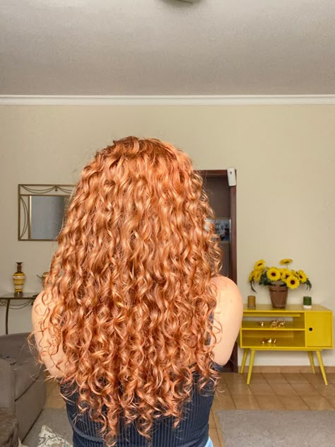 Copper Blonde Curly Hair, Light Ginger Curly Hair, Auburn Hair Curly, Red Head Curly Hair, Copper Hair Curly, Strawberry Blonde Curls, Redhead Curly Hair, Strawberry Blonde Curly Hair, Strawberry Blonde Curly