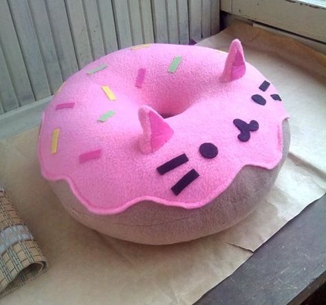 Kawaii Cupcakes, Kawaii Donut, Cat Donut, Sewing Felt, Donut Pillow, Kawaii Diy, Pusheen Cat, Felt Craft, Super Kawaii