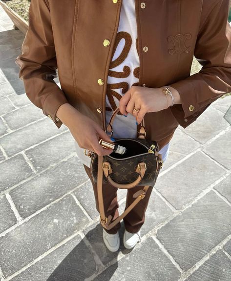 Louis Vuitton Speedy Outfit, Lv Bag Outfit, Simple Work Outfits, Everyday Bag Essentials, Simple Work, Fly Girls, Luxury Bags Collection, Autumn Fits, Elegant Lady