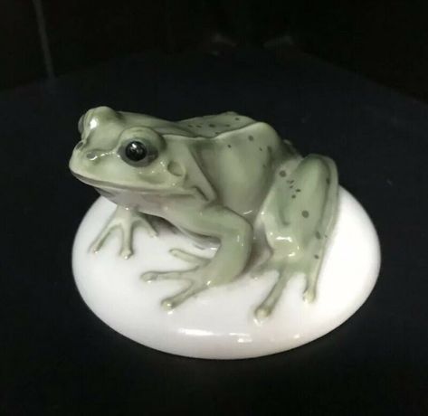 Frog Ceramics Pottery, Frog Ceramics, Ceramic Frogs Pottery, Flower Frog Ceramic, Frog Vase Pottery, Frog Collection, Hummel Figurines Antiques, Antique Safe, Greek Antiquity