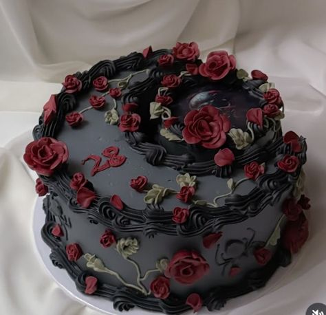 Twilight Cake, Gothic Birthday Cakes, Goth Cakes, Gothic Cake, Vintage Birthday Cakes, Sweet 16 Birthday Cake, 16 Birthday Cake, Red Cake, Creative Birthday Cakes