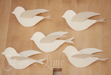 birds for branches or a mobile from  CatonaLimb, via Flickr Branch Mobile, Diy Christmas Paper, Bird Template, Paper Mobile, Bird Mobile, Diy Bebe, Butterfly Canvas, Paper Birds, Paper Ideas