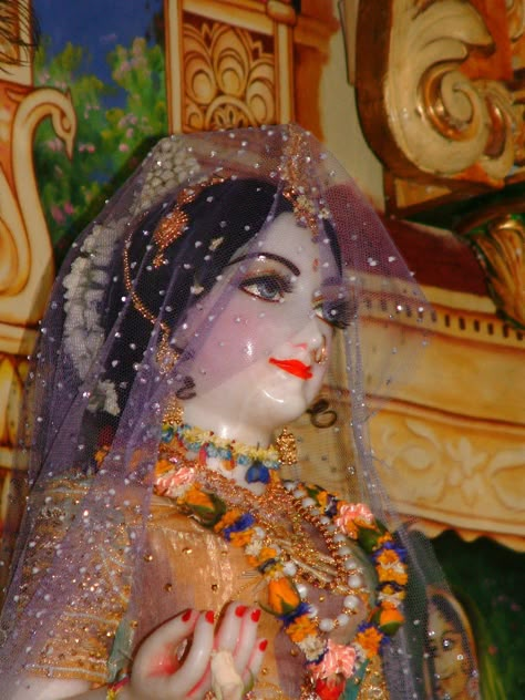 Krishna Asthetic Pic, Srimati Radharani, Krishna Avatar, Radhe Krishna Wallpapers, Radhe Shyam, Indian Illustration, Krishna Drawing, Krishna Statue, Peace Illustration