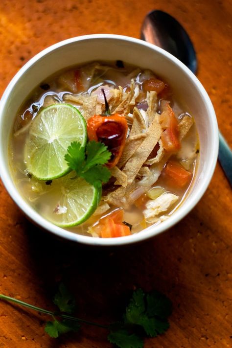 Sopa de Lima Mayan Food, Lime Soup, Mexican Oregano, Authentic Mexican Recipes, Mexican Soup, Soup And Stew, Yucatan Peninsula, The Soup, Authentic Mexican