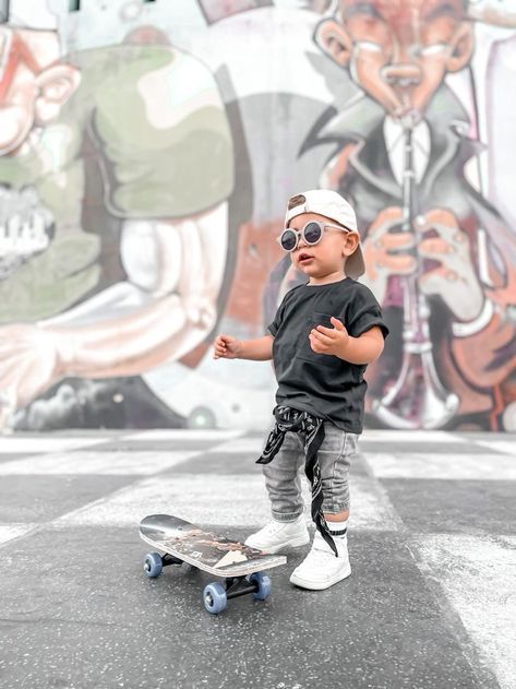 Toddler Skater Boy Style, Skater Baby Boy Outfits, Boys Skater Style, Toddler Boy Photo Shoot Ideas, Toddler Boy Photoshoot, Skater Outfits Boys, Skater Boy Style, Skater Boy Outfits, Boy Photoshoot