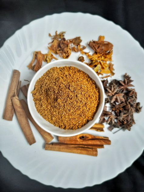 Indian Garam Masala powder recipe/ Whole dry spice powder recipe Garam Masala Powder Recipe, Garam Masala Recipe, Garam Masala Powder, Masala Powder Recipe, Eggplant Curry, Fresh Spices, Powder Recipe, Paneer Recipes, Pepper Powder