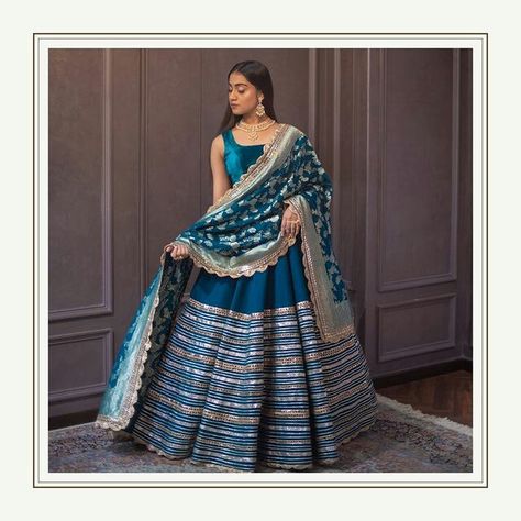 Gujrati Dress, Blue Chaniya Choli, Dresses In Dubai, Family Clothes, Simple Kurta Designs, Stylish Fall Outfits, Half Saree Designs, Long Dress Design, Dresses Traditional