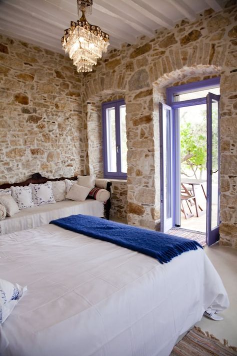 Greek House Interior, Greek Bedroom, Greek Style Home, Greek Interior Design, Greek Homes, Greece Homes, Greece House, Stone Villa, Greek Decor