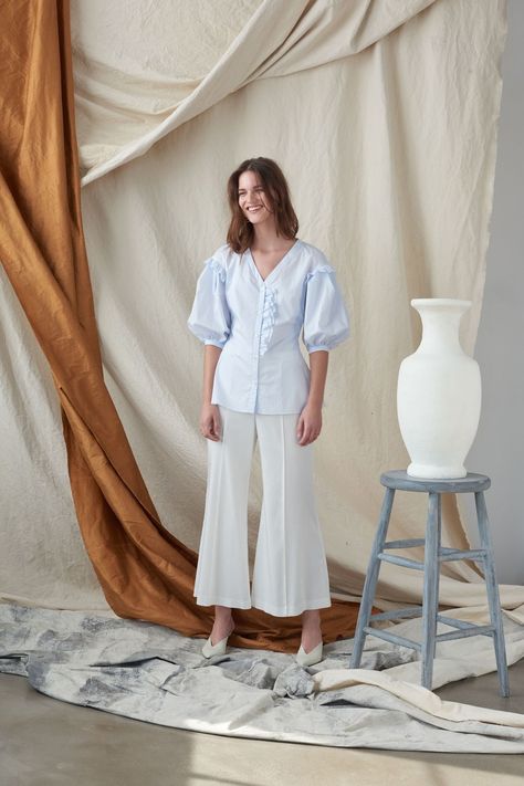 Audra Resort 2019 collection, runway looks, beauty, models, and reviews. Resort Photoshoot, Fashion Show Ideas, Show Ideas, Photography Studio Design, Inspiration Photoshoot, Home Studio Photography, Photoshoot Backdrops, Studio Photography Fashion, Shotting Photo