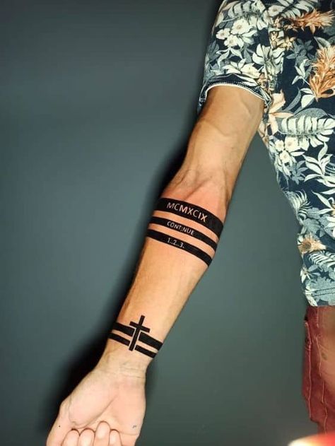 Tatuajes para hombres en el brazo Tattoo Hombre Brazo, Aura Tattoos, Ankle Band Tattoo, Leg Band Tattoos, Wrist Band Tattoo, Tattoo Homme, Band Tattoos For Men, Band Tattoos, Tattoos Arm