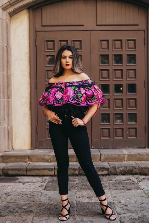 Outfit Mexicano, Mexican Graduation, Graduation Stoles, Engagement Photo Outfits Fall, Mexican Fashion, Party Outfits For Women, Mexican Blouse, Fiesta Outfit, Latina Fashion Outfits