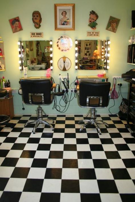 1950s Nina's Hair Parlor (via) Beauty Salon Interior Design Ideas, 1950s Beauty, Vintage Beauty Salon, Hair Salon Interior Design, Vintage Hair Salons, Salon Interior Design Ideas, Interior Design Color Schemes, Nail Salon Interior Design, Beauty Salon Interior Design