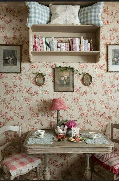 Coquette House, English Cottage Decor, Camera Vintage, Cottage Interiors, Pretty Room, Vintage Room, Dream House Decor, Dream Home Design, Aesthetic Room