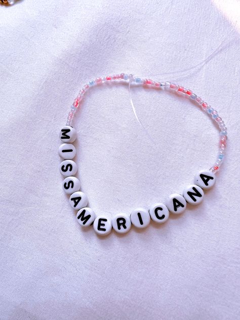 Taylor Swift miss americana pink friendship bracelet Miss Americana Bracelet, Lover Bracelets Taylor Swift, Bracelet Ideas Pink, Taylor Swift Bracelets Ideas, Taylor Swift World Tour, Taylor Swift Eras Tour Bracelets, Taylor Bracelet Ideas, Eras Tour Bracelet Ideas, Friendship Bracelets Taylor Swift