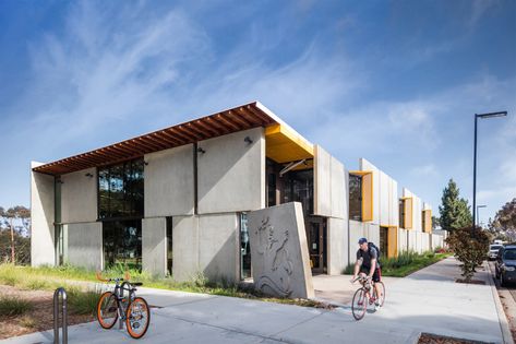 Project Profile: UC San Diego, Spanos Athletic Performance Center | Tilt-up Concrete Association Concrete Tilt Up Architecture, Tilt Up Concrete Architecture, Arizona Architecture, Architecture Gifts, Concrete Exterior, Uc San Diego, Rec Center, David Chipperfield Architects, Concrete Buildings