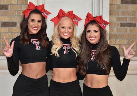 Texas Tech Cheerleaders, Texas Tech Cheer, Raiders Cheerleaders, Texas College, Bff Photo, College Cheerleading, Cute Cheer Pictures, College Cheer, Cheers Photo