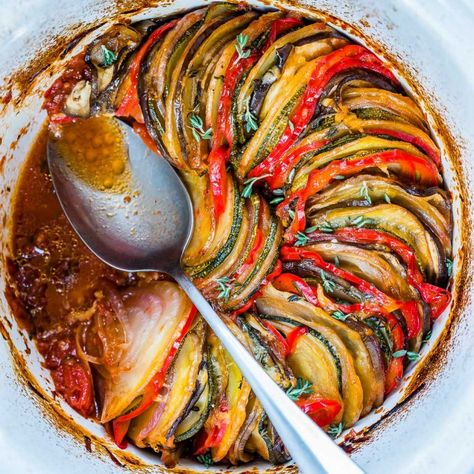 Best Slow Cooker Ratatouille Recipe For This Fall | Blondelish Ratatouille Recipe Crockpot, Slow Cooker Ratatouille, Fall Slow Cooker, Vegetarian Slow Cooker Recipes, Ratatouille Recipe, Vegan Slow Cooker, Sides Recipes, Slow Cooker Vegetarian, Slow Cooker Dinner