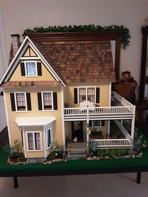 Doll House Display Ideas, Build Your Own Doll House, Farm Style Doll House, Doll House Decorating Ideas, Victorian Dollhouse Interior, Vermont Farmhouse Jr Dollhouse Interior, Farmhouse Dollhouse, Victoria's Farmhouse Dollhouse Exterior, Plan Toys Victorian Dollhouse