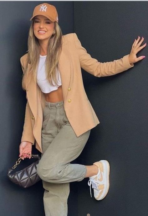 Outfits Juvenil, Jeans Trend, Athleisure Trend, Lambada, Outfit Mujer, Causual Outfits, Looks Chic, Outfits Casuales, Look Fashion