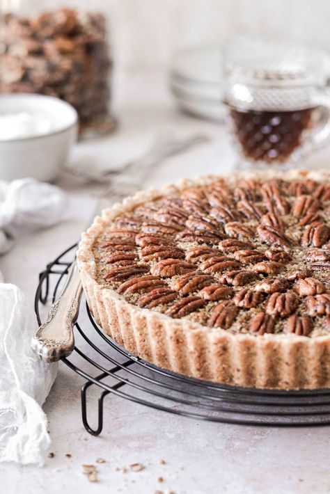 This maple pecan tart has a buttery pecan shortbread crust and a gooey maple pecan filling. Pecan Pie Cake Recipe Southern Living, Pie Crust Breakfast, Rectangle Tart, Maple Tarts, Pecan Shortbread Crust, Pecan Pie Cake Recipe, Pecan Tarts Recipe, Pecan Pie Tarts, Tart Crust Recipe