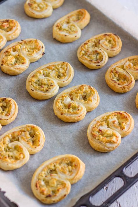 Blue-Cheese-Palmiers-Recipe Palmiers Recipe, Cheese Puff Pastry, Frozen Puff Pastry, Savory Appetizer, Puff Pastry Sheets, Happy Foods, Spinach And Feta, Oui Oui, Blue Cheese